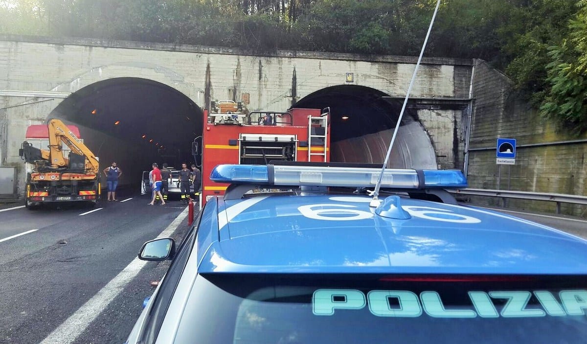 Raccordo Terni-Orte: camion contro auto
