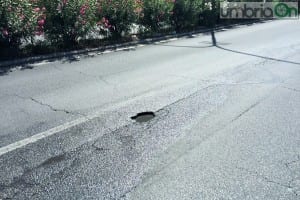 Perdita acqua tubatura danno voragine, strada Marattana - 2 agosto 2016 (3)