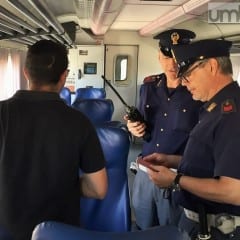 Terni, caos sul treno: denunciato 30enne