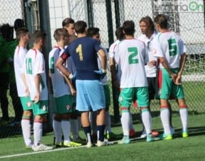 Sebastiano Siviglia con i ragazzi della ‘Primavera’