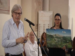 Vittorio Sgarbi, curatore della mostra 'Arte e follia' parla al pubblico