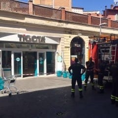 Terni, corso Tacito: fiamme in un negozio