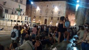 Cena in piazza IV Novembre a Perugia