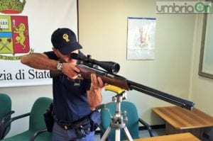 anziano-spara-con-la-carabina-dalla-finestra-di-casa-denunciato-polizia-volante-29-settembre-2016-4