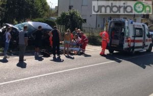 incidente-terni-via-narni-macchina3433434