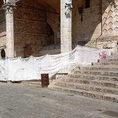 Perugia: «Sulle ‘Logge’ niente vento del Papa»