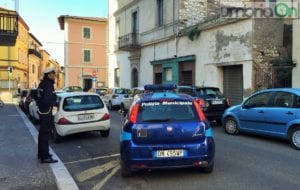 maxi-favo-di-api-in-via-braccini-terni-26-settembre-2016-5