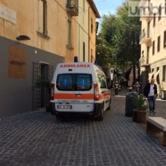 Terni, ambulanza investe pedone