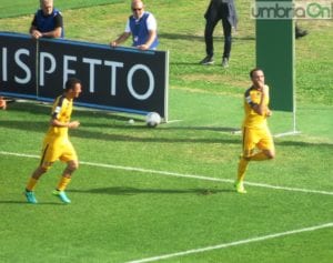 Giampaolo Pazzini esulta dopo il momentaneo 0-1