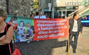 protesta-sindacati-servizi-educativi-scuole-comune-di-terni-palazzo-spada-1-3-ottobre-2016-1
