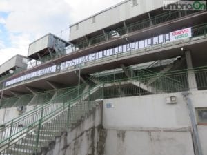 Lo striscione della curva nord presente al ‘Liberati’ da domenica