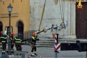 terremoto-fine-ottobre-vigili-del-fuoco-basilica-san-benedetto-norcia-27-ottobre-2016-1