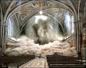 La basilica San Francesco d'Assisi durante il terremoto