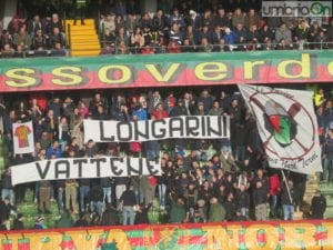 Lo striscione esposto dalla nord durante Ternana-Entella 