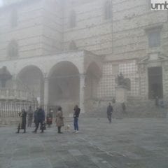 Perugia nella nebbia, poetica domenica