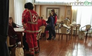 Servizi sociali e CRI assistono gli ospiti a Terni
