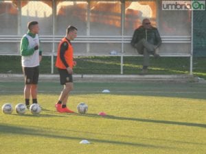 L'ex Elia Roselli osserva l'allenamento della Ternana