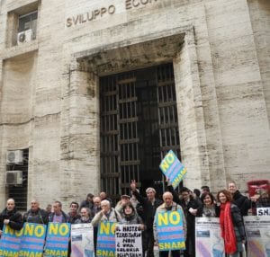 Una delle manifestazioni del comitato 'No tubo'