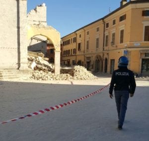 terremoto-sisma-polizia-vigili-norcia-20161101-00591