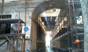 Le impalcature in via del Parione