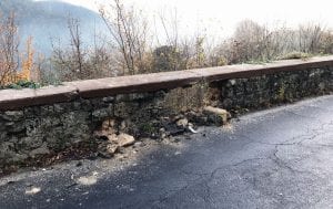 muretto-abbattuto-terni-marmore-incidente-ghiaccio-16-dicembre-2016