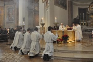 natale-2016-celebrazione-cattedrale-terni-monsignor-piemontese-24-25-dicembre-2016-3
