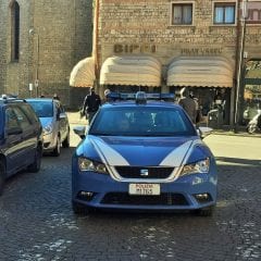 Terni, bimbo sparisce: panico in via Carrara