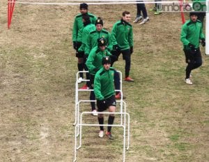 La squadra durante il riscaldamento atletico di lunedì