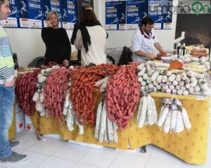 I prodotti tipici di Norcia in vendita durante le gare