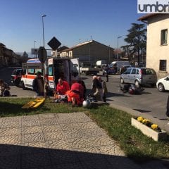 Auto contro scooter, uomo ferito a Terni