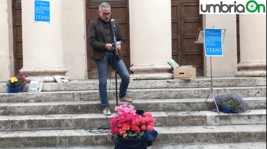 Reading improvvisato in onore della poesia