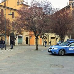 Ambulante rapinato in piazza: arresto a Terni