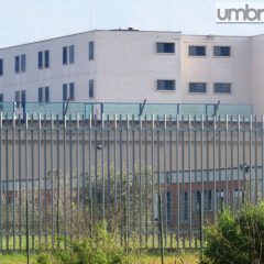Covid, carcere Terni: «Momenti drammatici. Urgono rinforzi e Dpi»