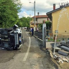 Auto contro casa, donna ferita a Terni