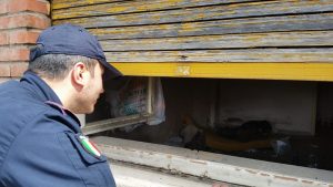 via del lavoro - casa occupata (foto Punzi)