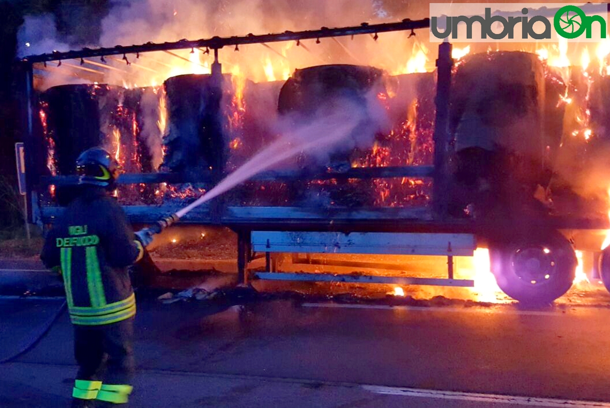 tir camion fuoco fiamme perugia prepo