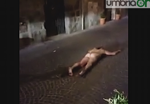 Orvieto, girava nudo: soccorso dal 118