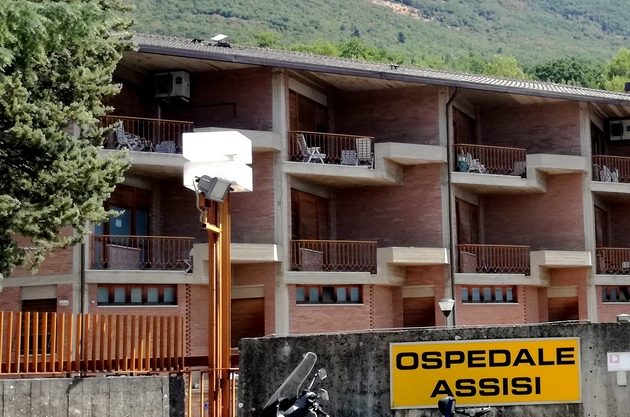 Ospedale di Assisi ingresso generica giorno