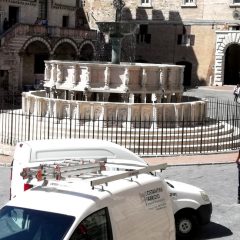 Fontana Maggiore, scarichi bloccati