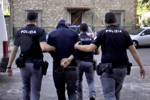 Polizia operazione via del Macello Perugia (foto Questura)
