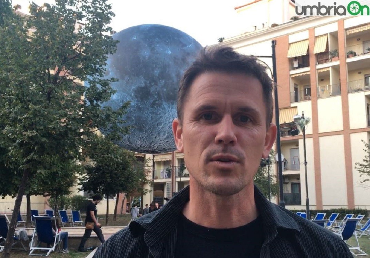 Luke Jerram a Terni: «Vi ho portato la luna»