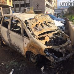 Terni, auto in fiamme: incendi a ripetizione