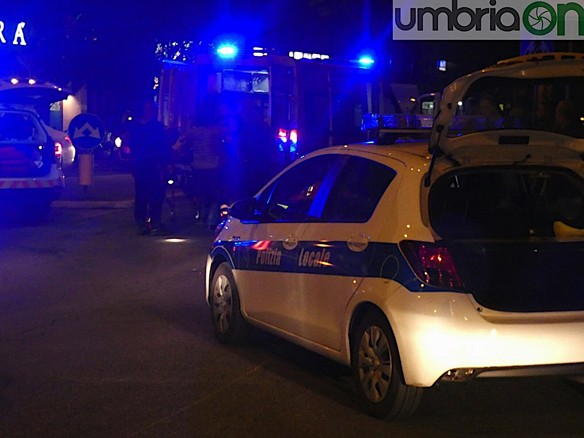 Terni, cade in scooter: grave un 43enne