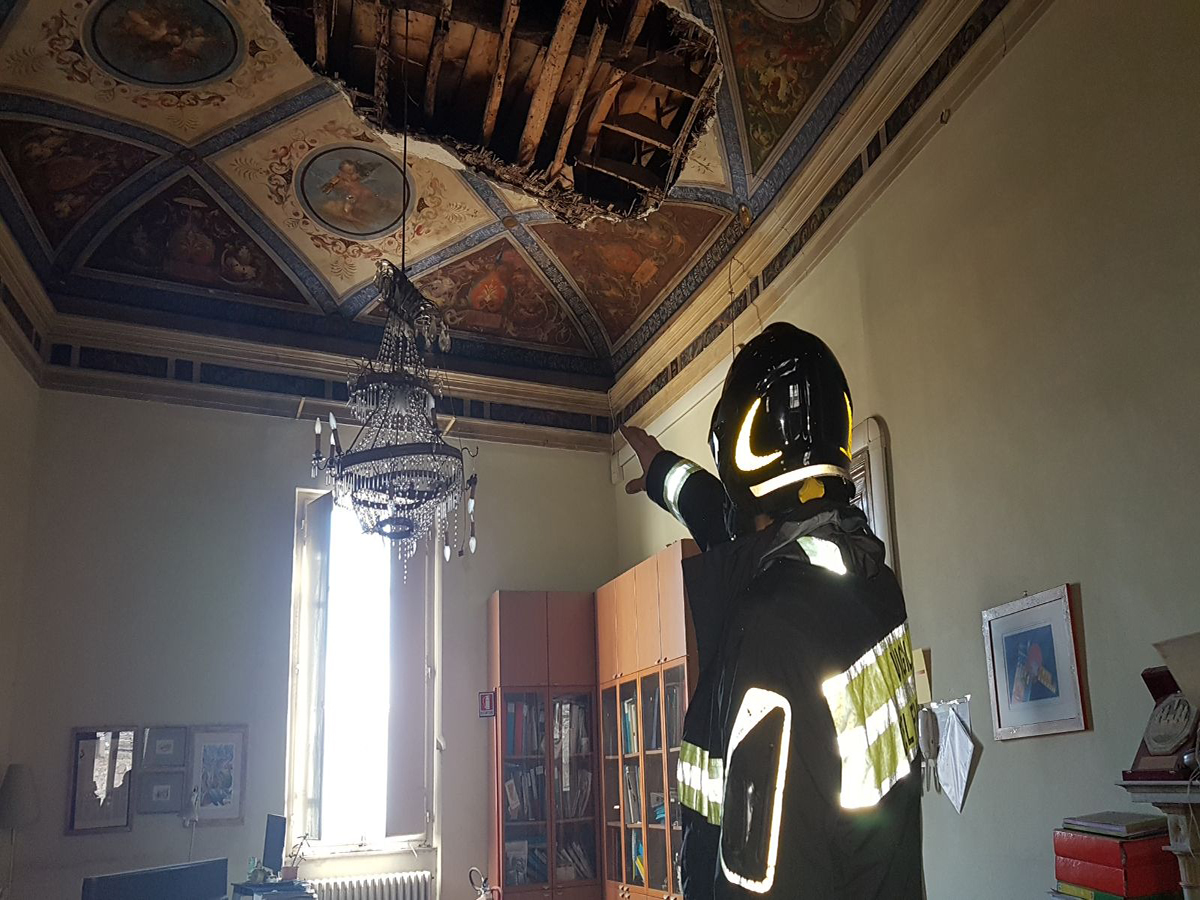 Perugia, crolla solaio alla sede dell’Anci