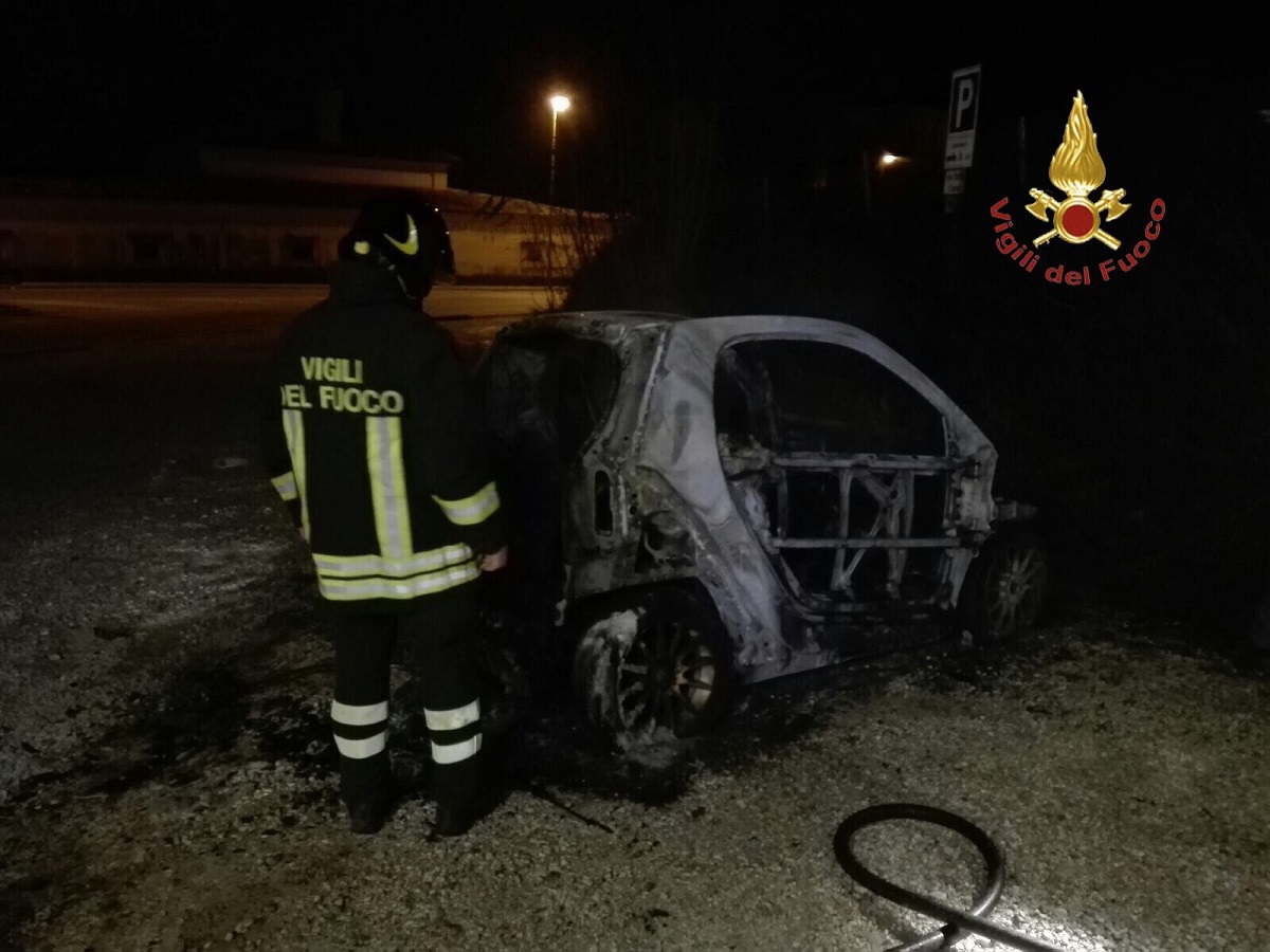 Smart in fiamme, scatta l’intervento