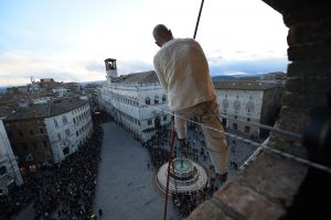 Perugia funambolo andrea loreni (foto Belfiore - Comune)