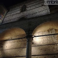 Perugia, bassorilievo lesionato dal vento