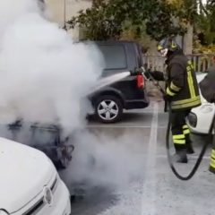 Magione, brucia auto: lo spegnimento