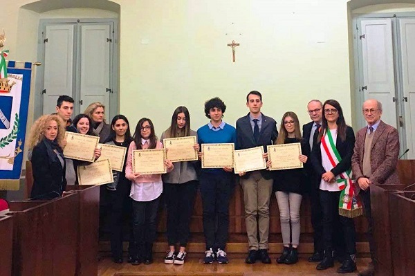 Amelia, borse di studio a studenti meritevoli