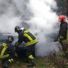 Perugia, auto a fuoco in zona Lacugnano